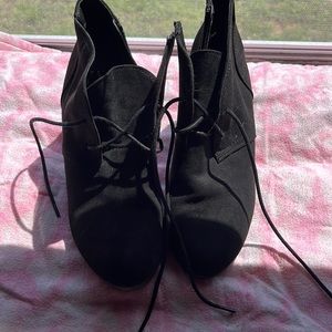 Black women’s 7 1/2 wedge tie ankle boots